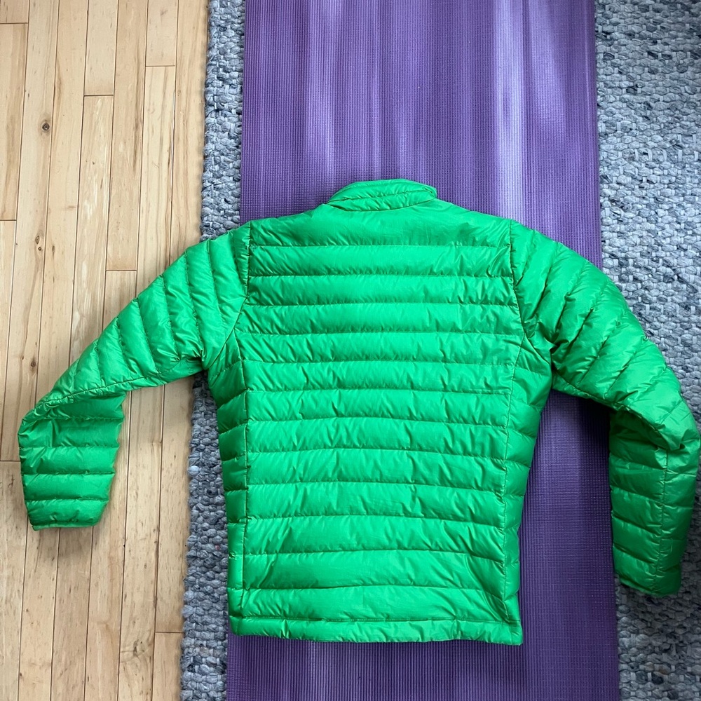 Patagonia Men's Green Down Jacket - Picture 3 of 7